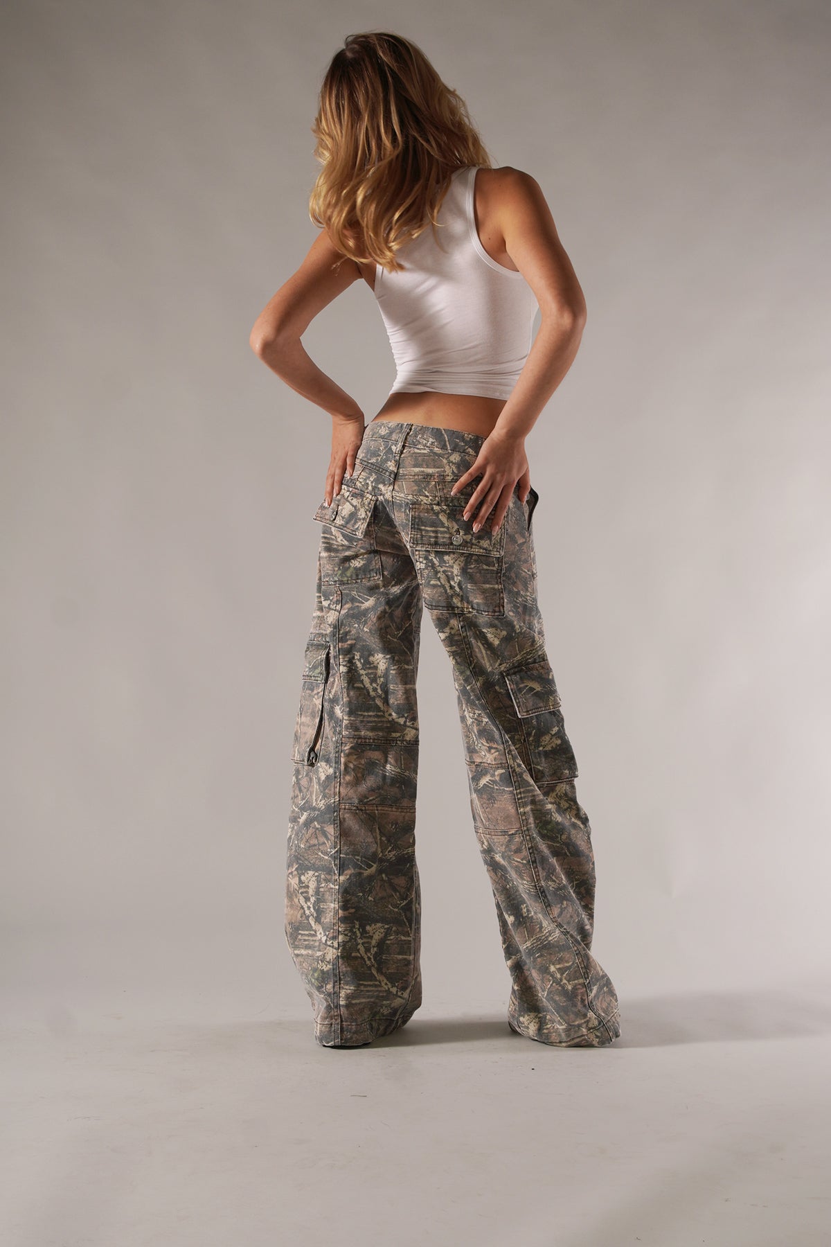 Men’s Camo Cargo Pants with Utility Pockets and Relaxed Fit 2