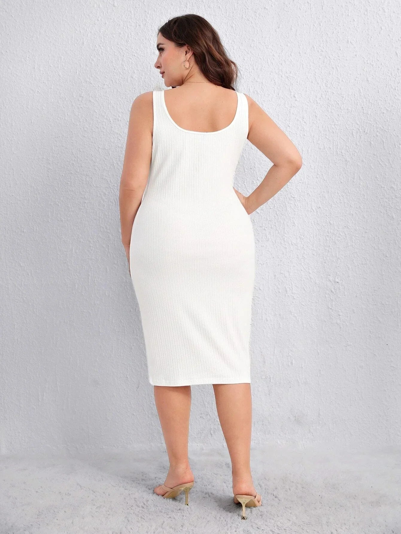 Women's Plus Size Sleeveless Sheath Midi Dress with Round Neckline 2
