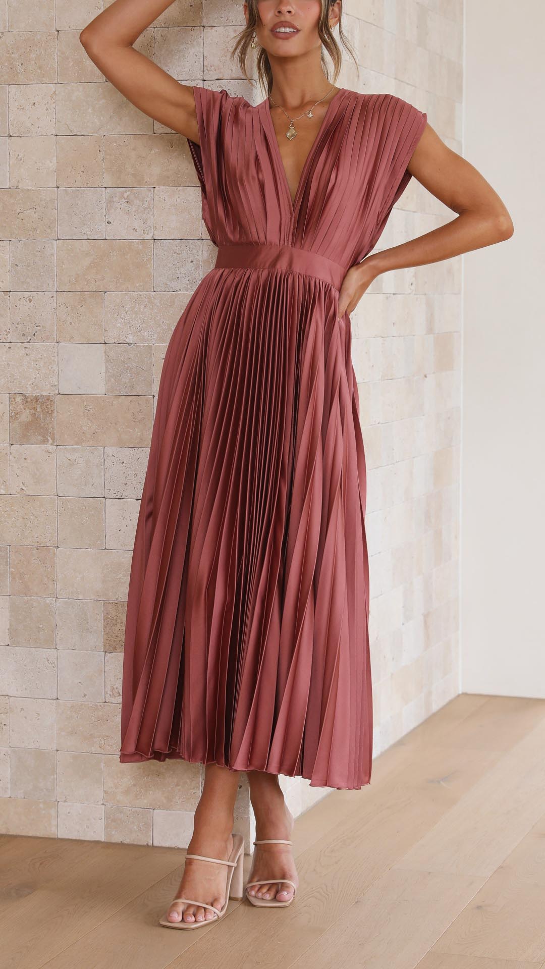 Women's V-Neck Sleeveless Pleated Maxi Dress with High Waist 2