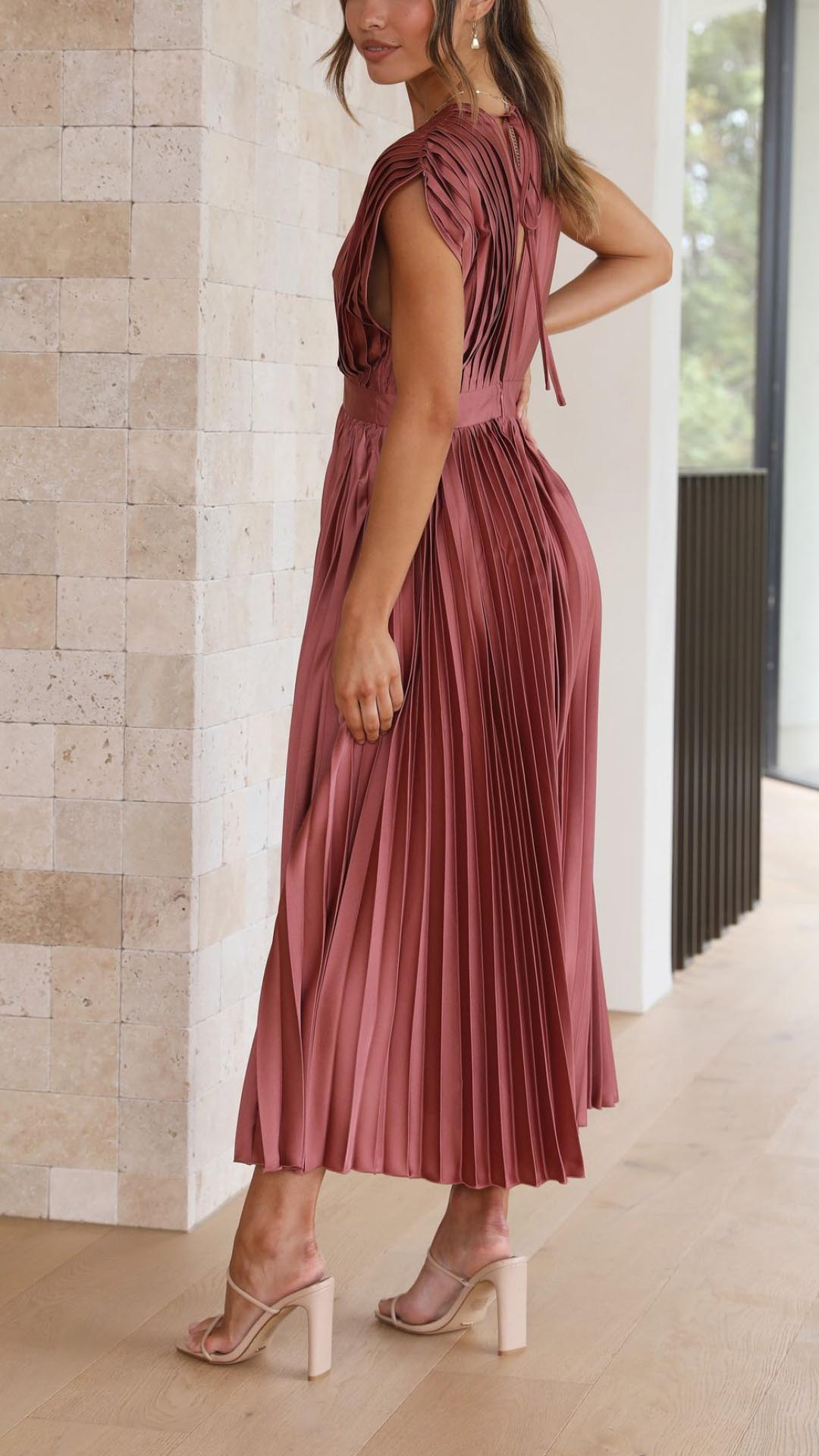 Women's V-Neck Sleeveless Pleated Maxi Dress with High Waist 4