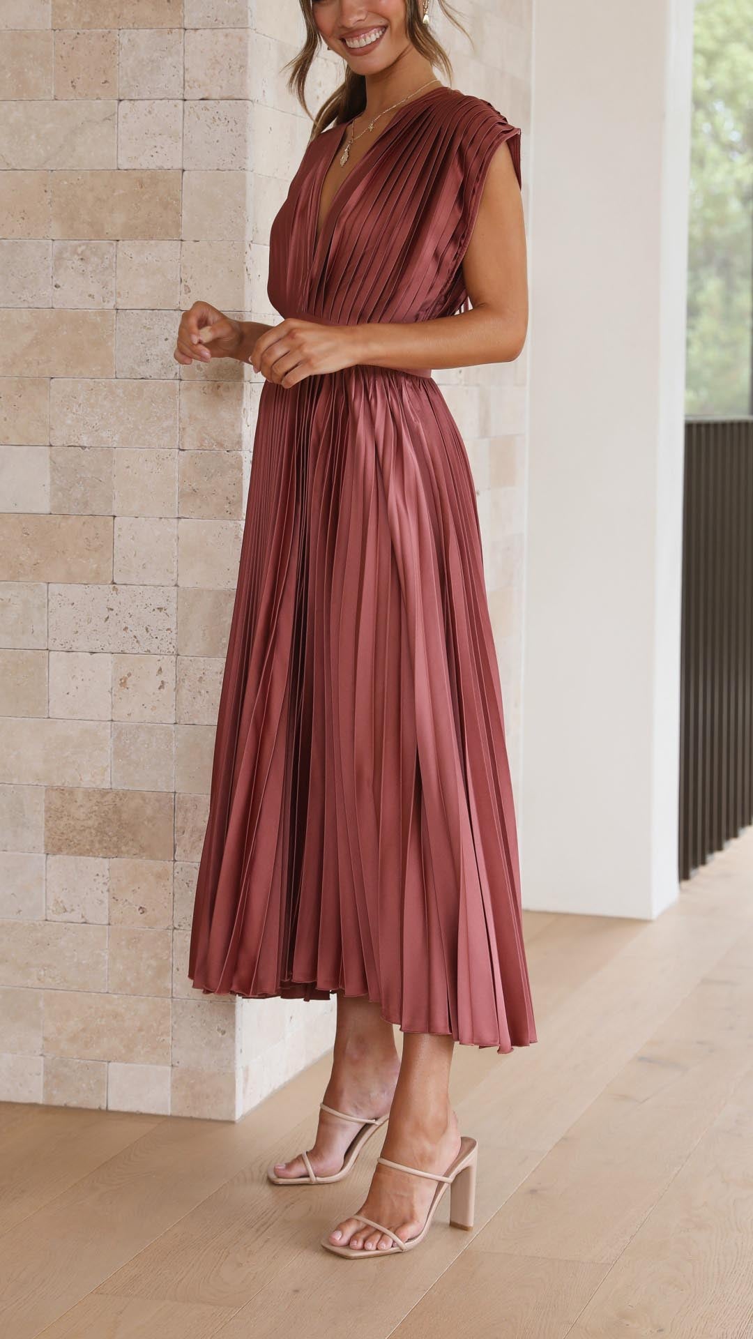 Women's V-Neck Sleeveless Pleated Maxi Dress with High Waist 5