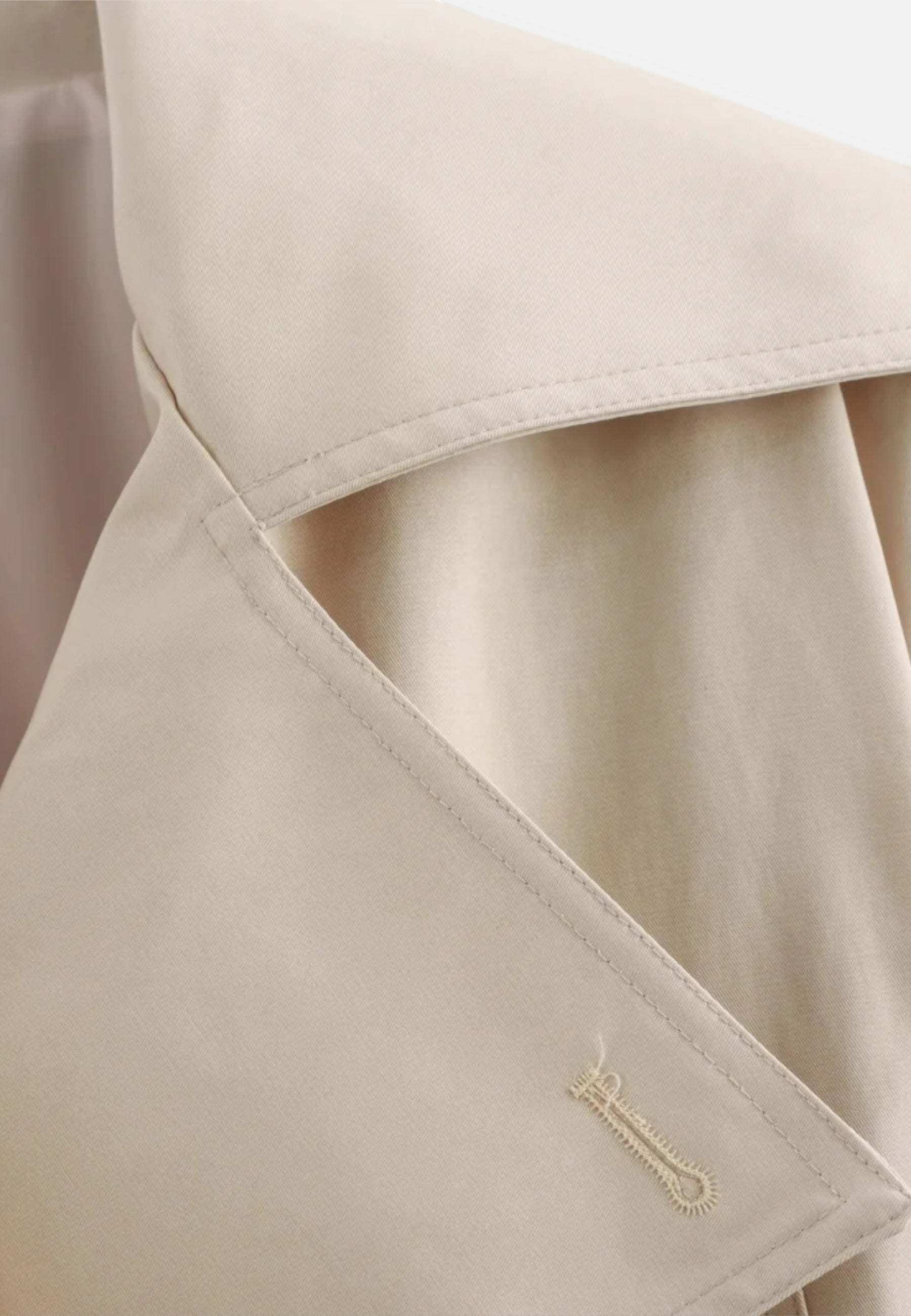 Women’s Cropped Double-Breasted Trench Coat with Belt and Lapel Collar 6
