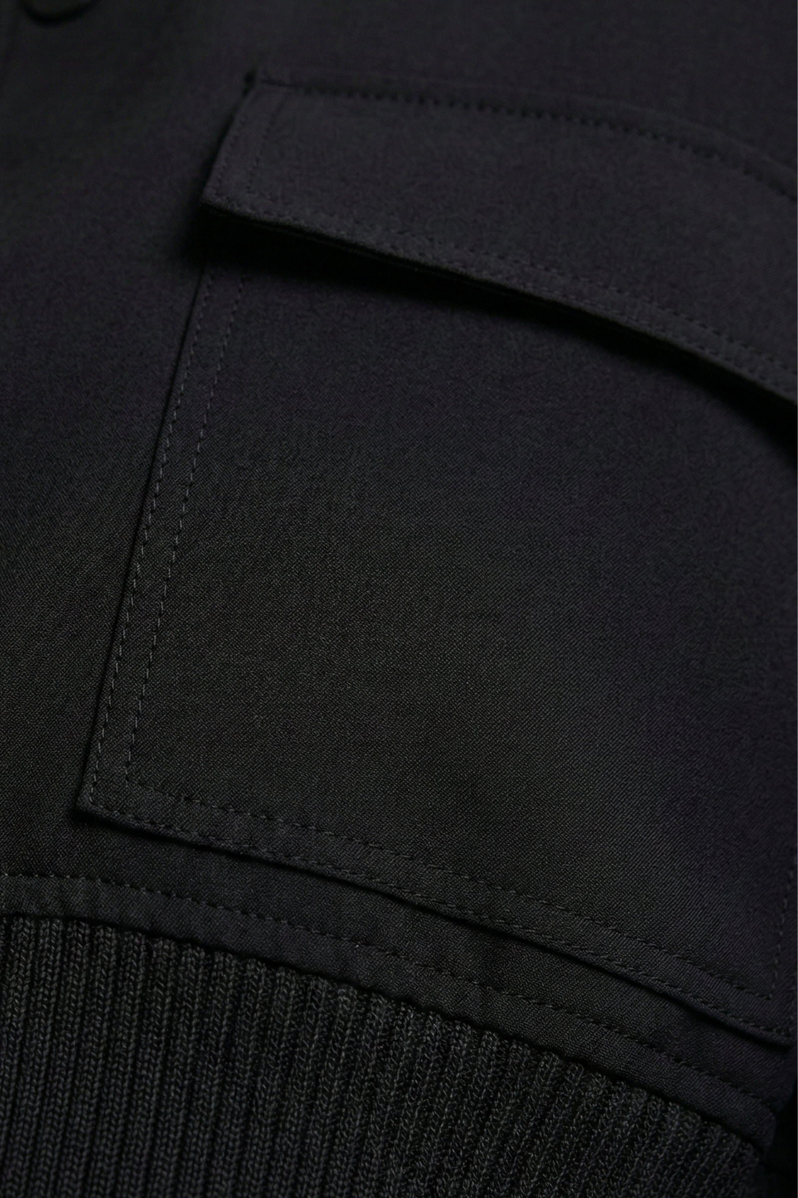 Women’s Lightweight Bomber Jacket in Polyester with Classic Silhouette 4