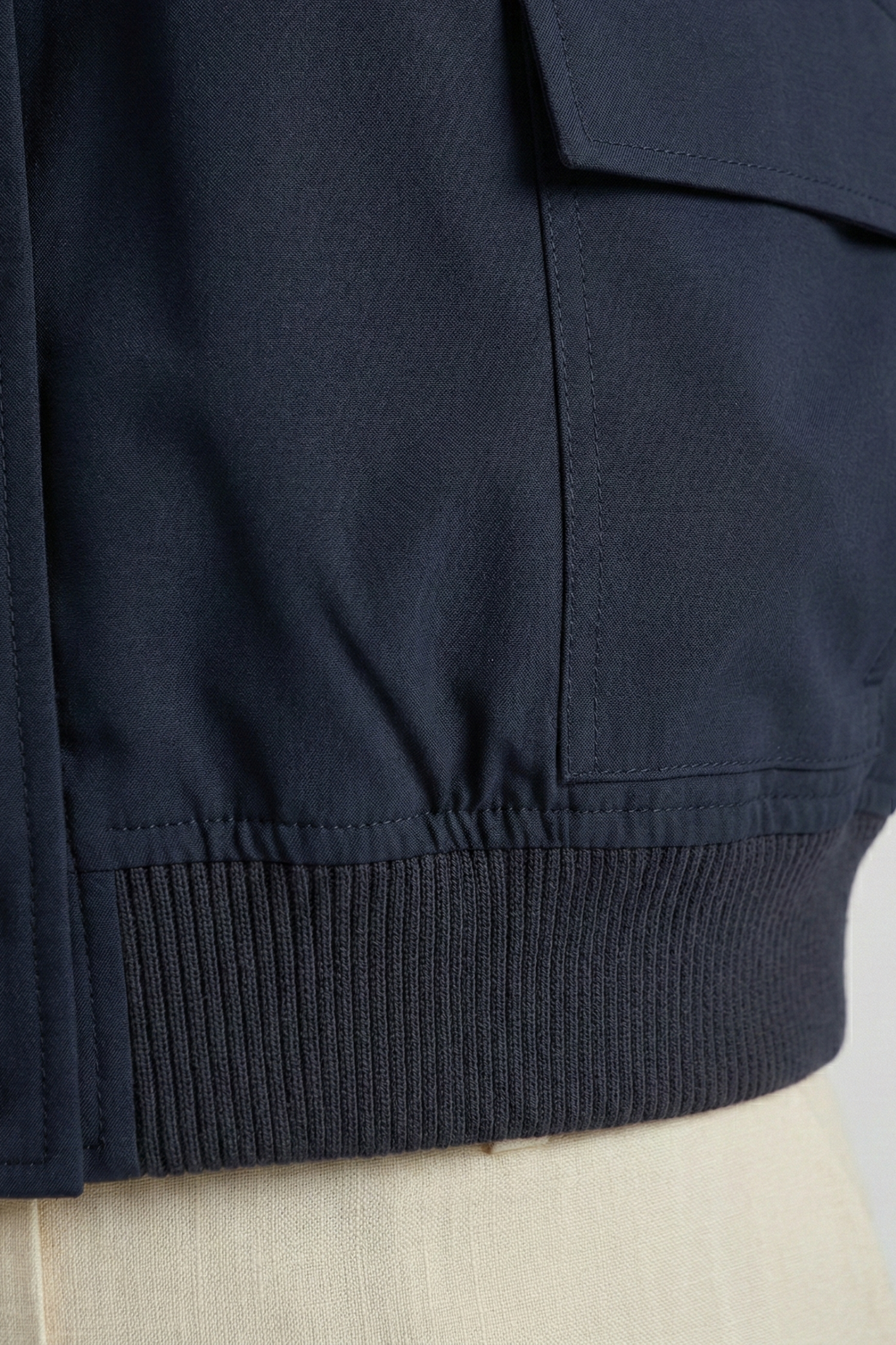 Women’s Lightweight Bomber Jacket in Polyester with Classic Silhouette 7
