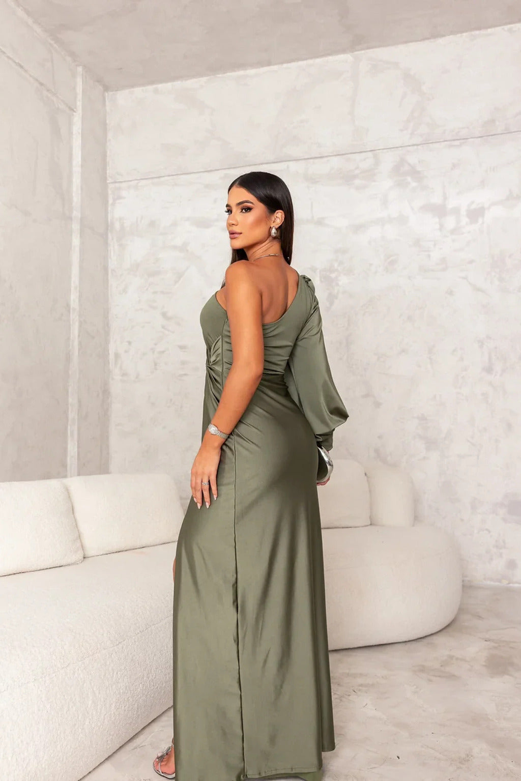 Women’s One-Shoulder Satin Evening Gown with Thigh Slit and Floor-Length Design 2